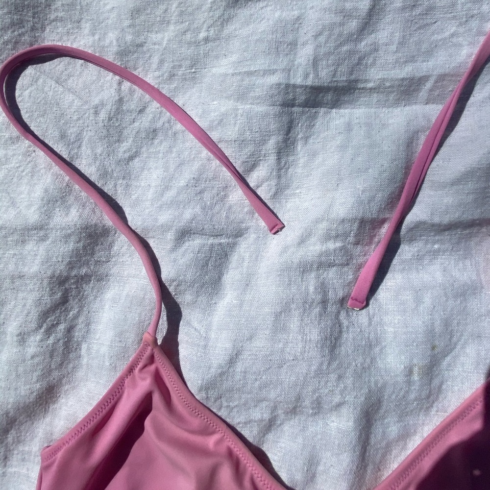 Victoria’s Secret Bubblegum Pink Halter Bikini Top - Picture 5 of 8